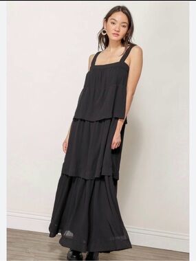 NWOT Line and Dot Tiered Maxi Dress